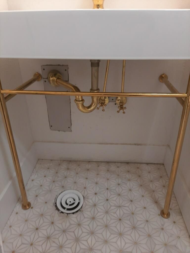 Brass console sink & P-trap